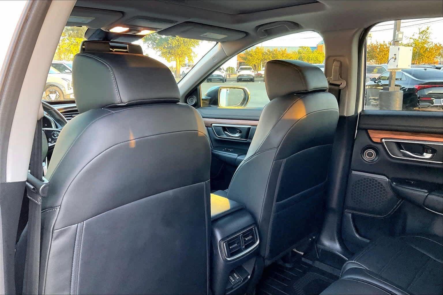 Used 2020 Honda CR-V Touring image 11