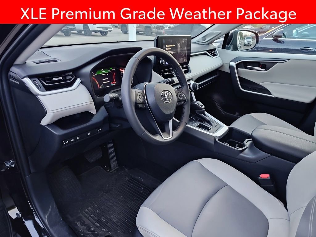 Used 2023 Toyota RAV4 XLE Premium image 8