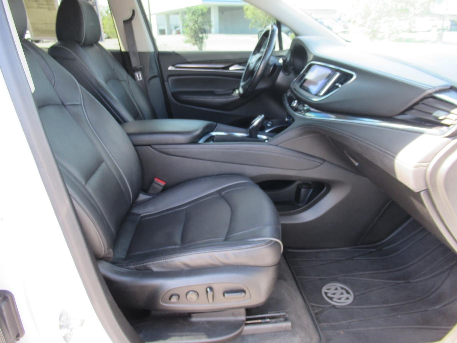 Used 2021 Buick Enclave Avenir w/ Avenir Technology Package AWD/4WD image 11