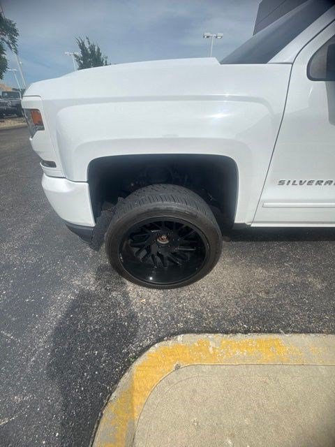 Used 2018 Chevrolet Silverado 1500 LT w/ All Star Edition AWD/4WD image 5