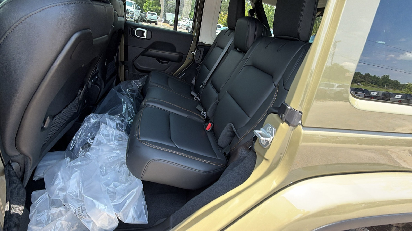 New 2026 Jeep Wrangler Unlimited Sahara AWD/4WD image 18