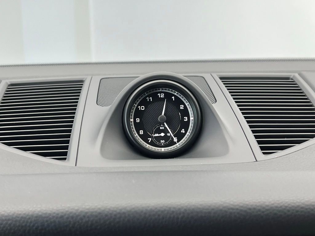 Used 2026 Porsche Macan AWD/4WD image 12