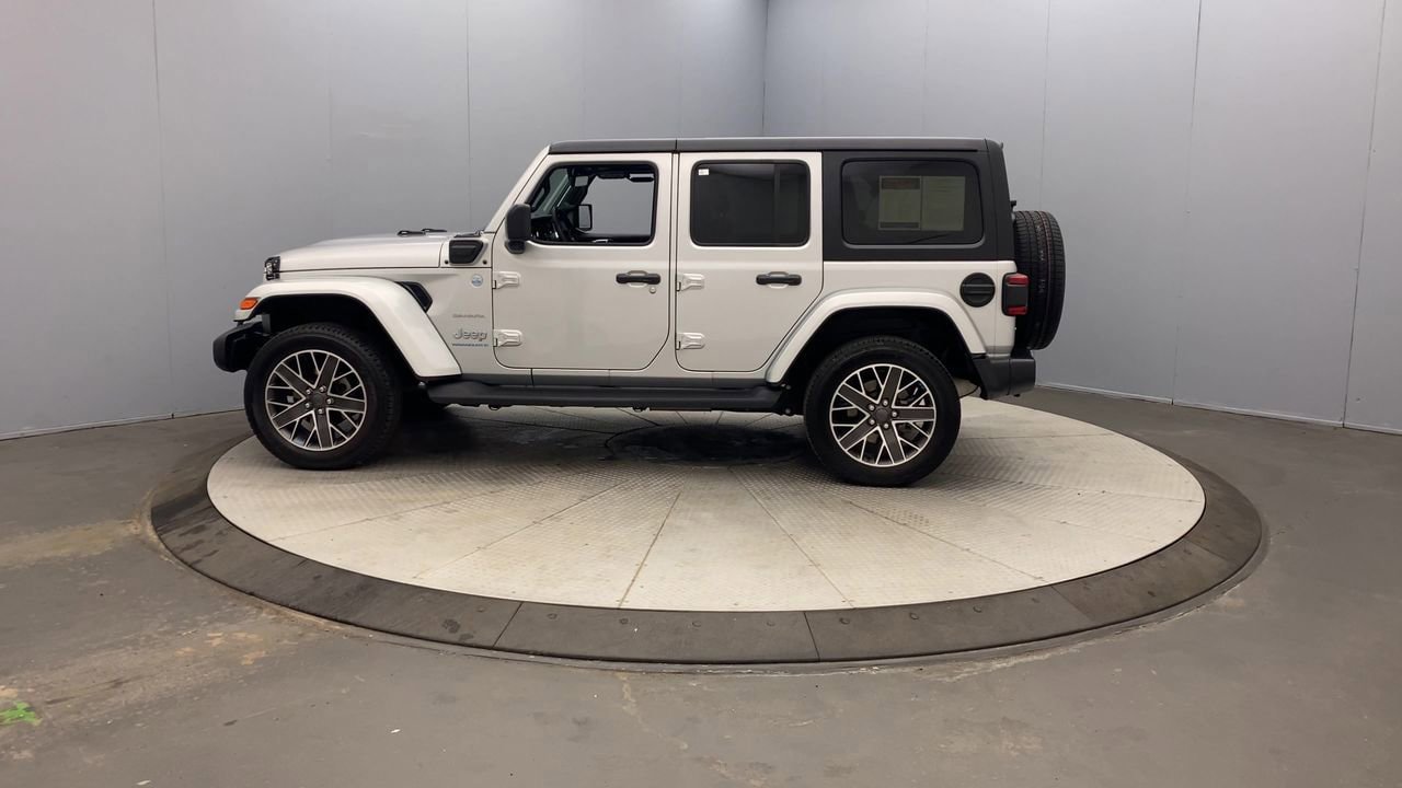 Used 2023 Jeep Wrangler Unlimited Sahara w/ Cold Weather Group AWD/4WD image 2