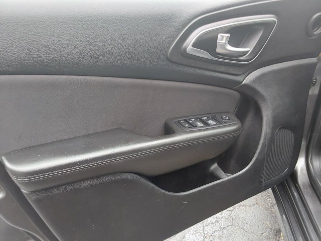 Used 2015 Chrysler 200 Limited w/ Comfort Group FWD image 13