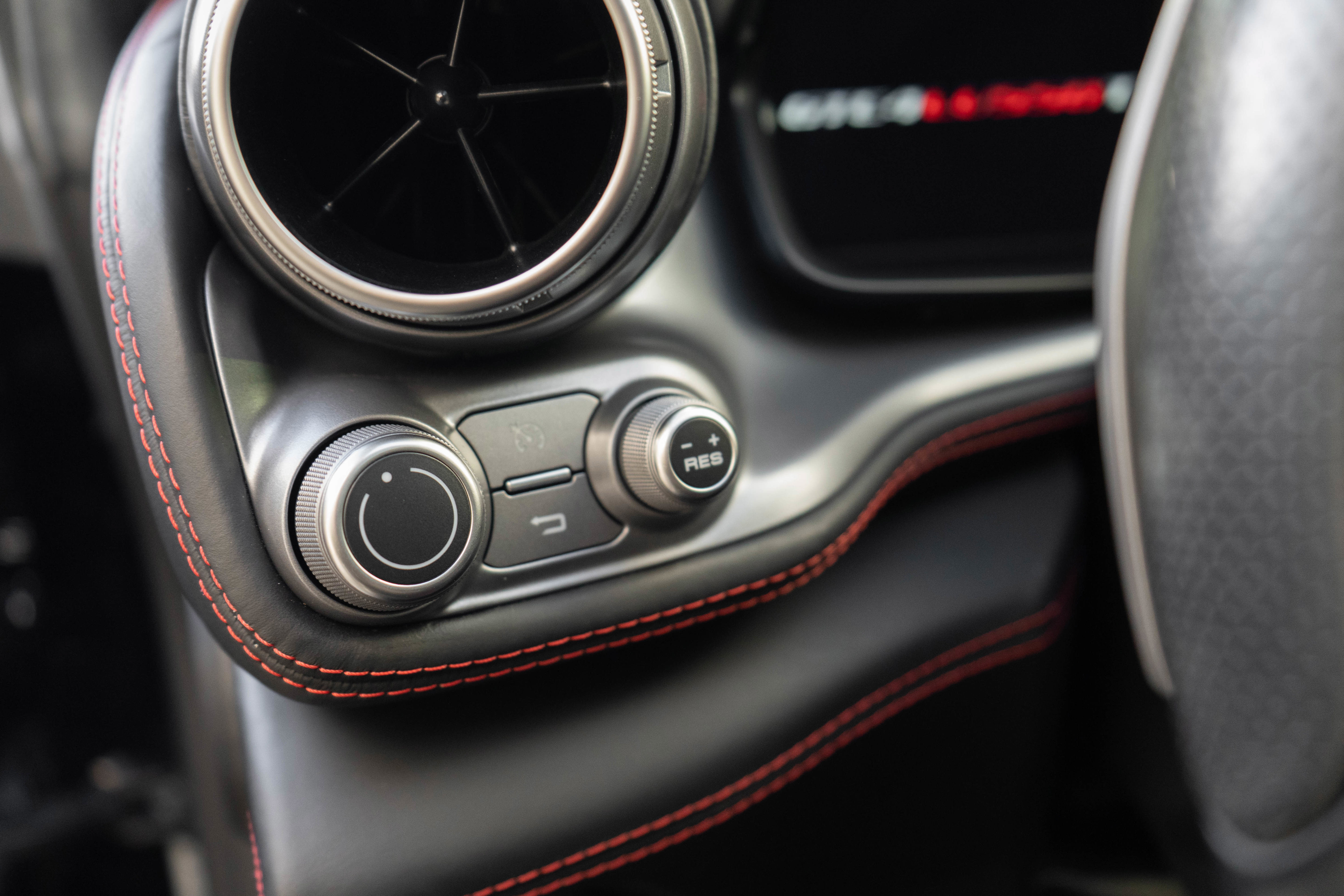 Used 2018 Ferrari GTC4Lusso T RWD image 17