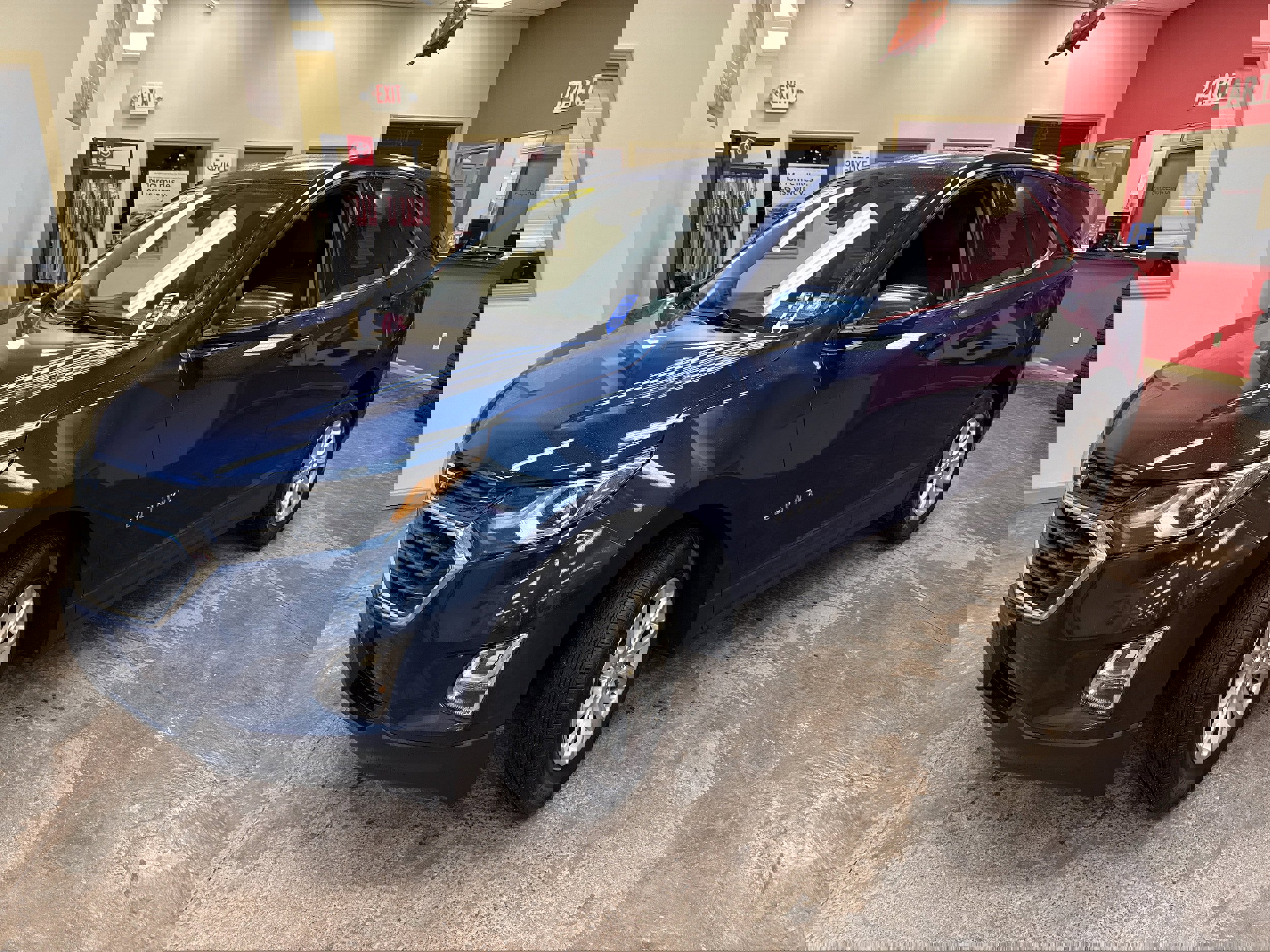 Used 2019 Chevrolet Equinox LT w/ Driver Convenience Package image 3