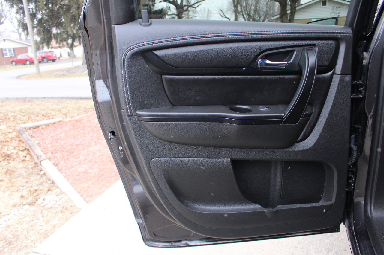 Used 2015 GMC Acadia SLE image 28