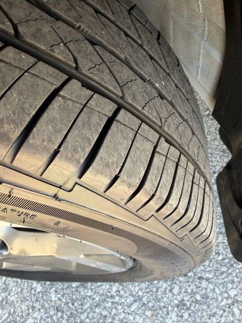 Used 2023 Hyundai Venue Limited image 9