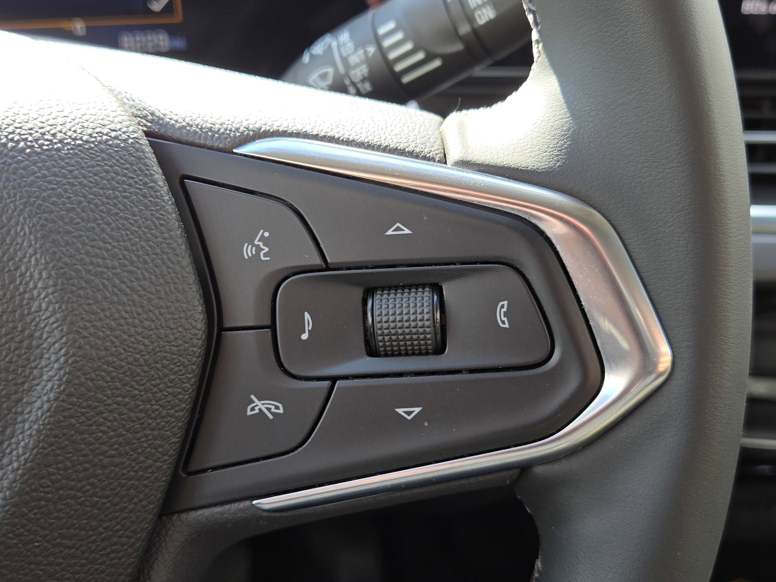 Used 2025 Chevrolet Trax ACTIV w/ Driver Confidence Package image 24