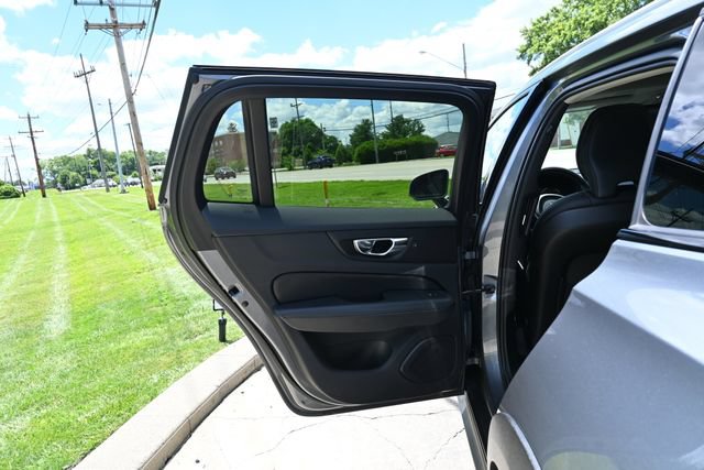 Used 2020 Volvo V60 T5 Cross Country AWD/4WD image 23
