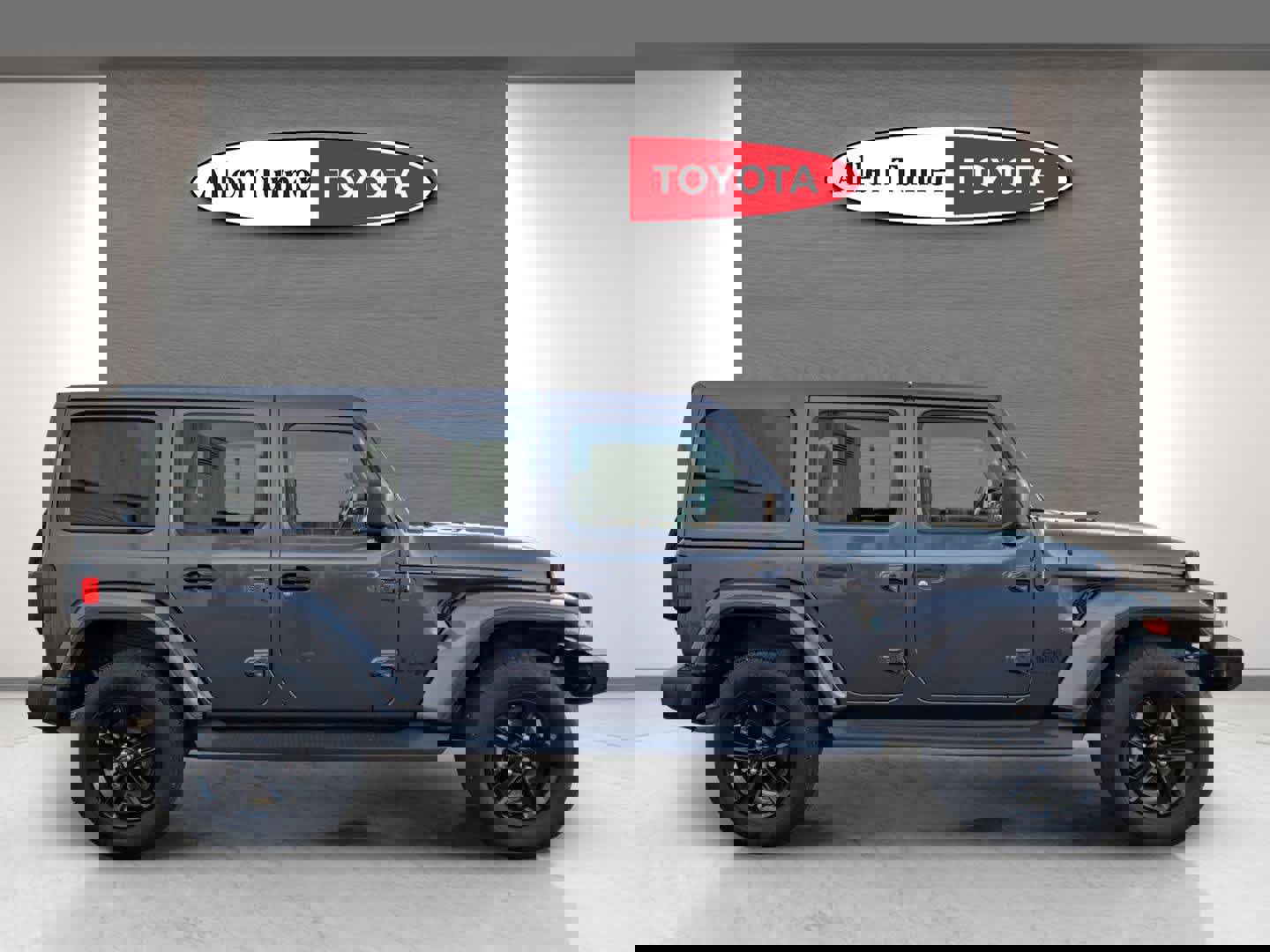 Used 2021 Jeep Wrangler Unlimited Sahara image 5