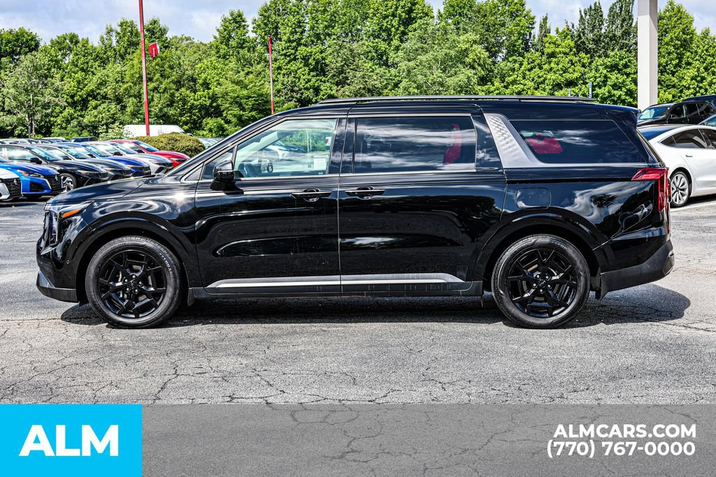 Used 2025 Kia Carnival SX w/ SX Dark Edition Package FWD image 8