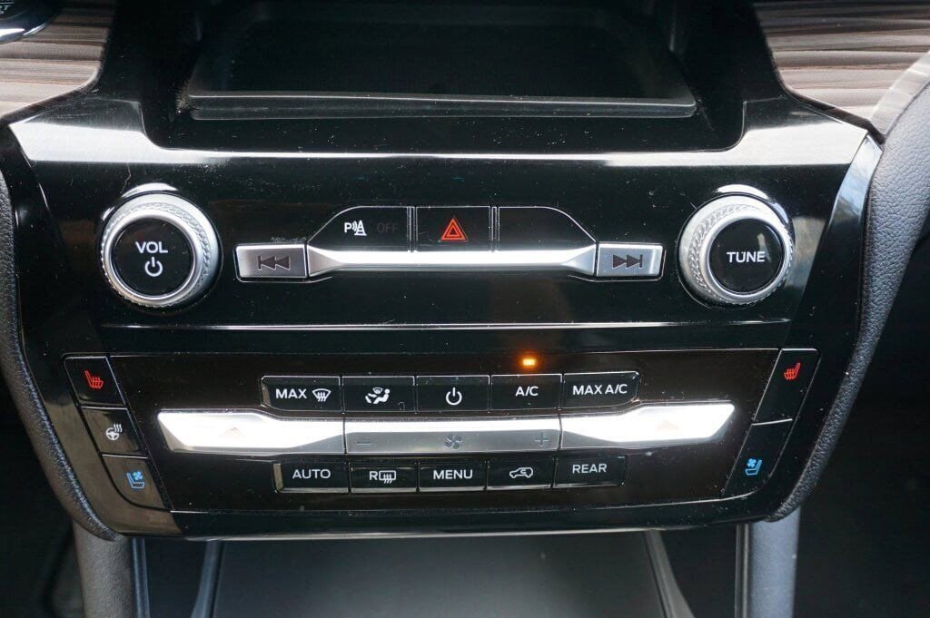 Used 2024 Ford Explorer Limited image 17