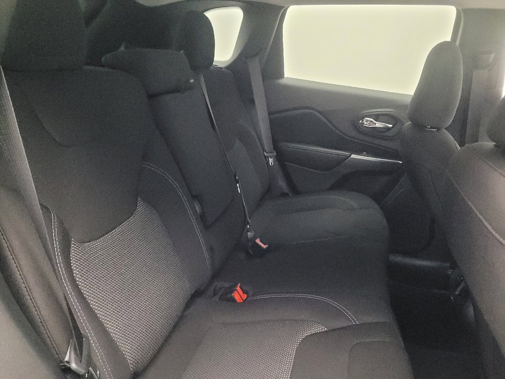 Used 2020 Jeep Cherokee Latitude FWD image 19