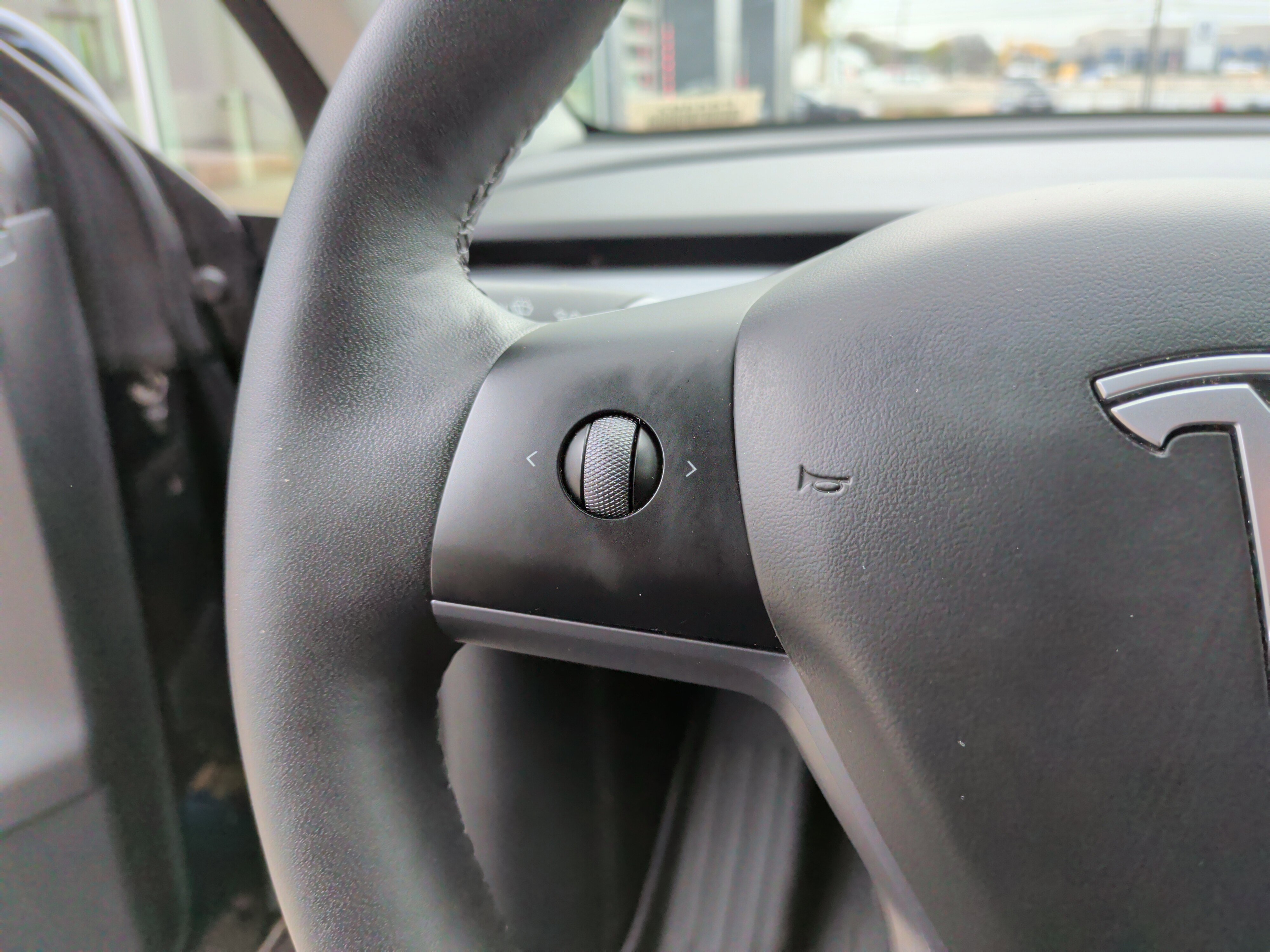 Used 2025 Tesla Model Y Long Range image 19