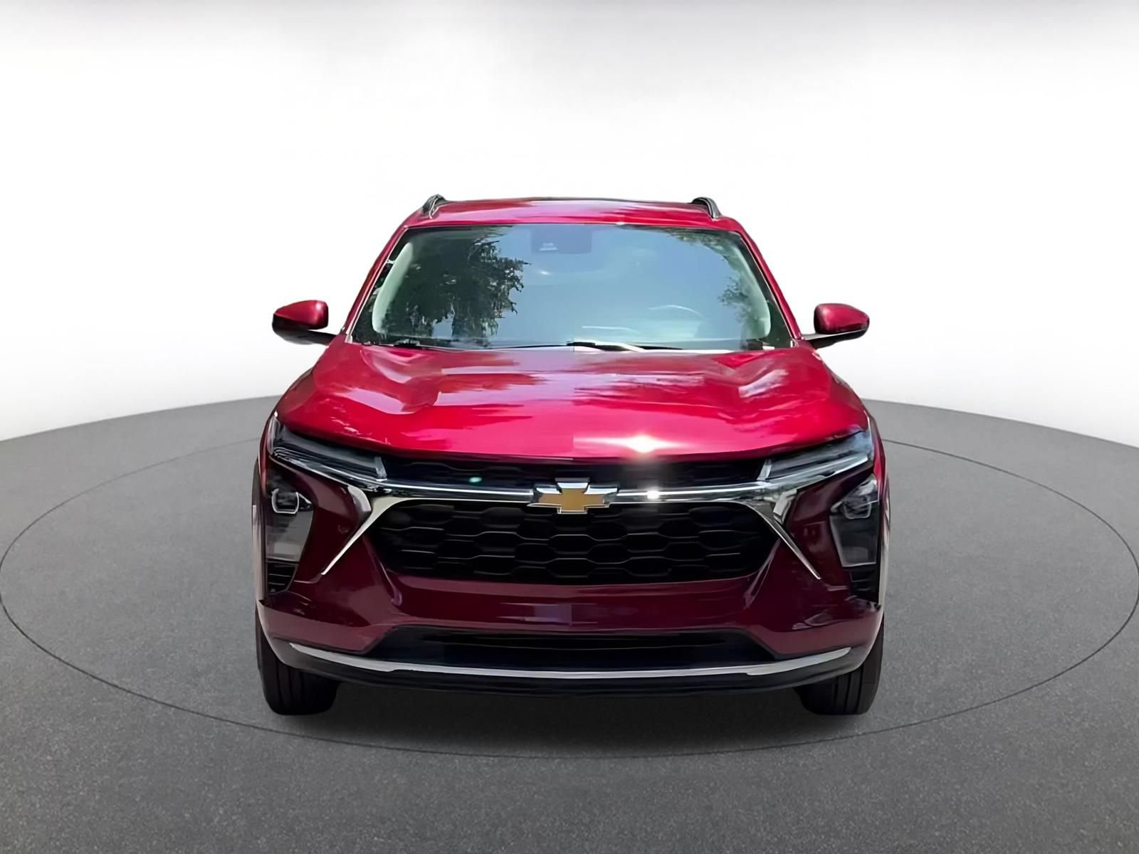 Used 2025 Chevrolet Trax LT FWD image 4