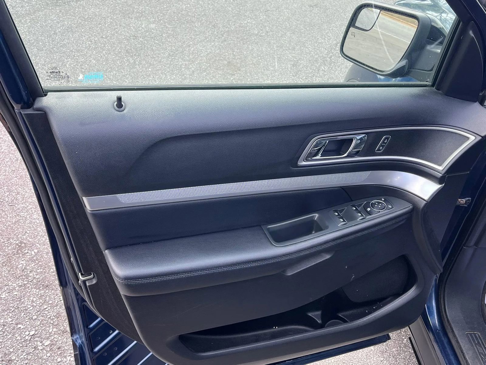 Used 2017 Ford Explorer XLT FWD image 12