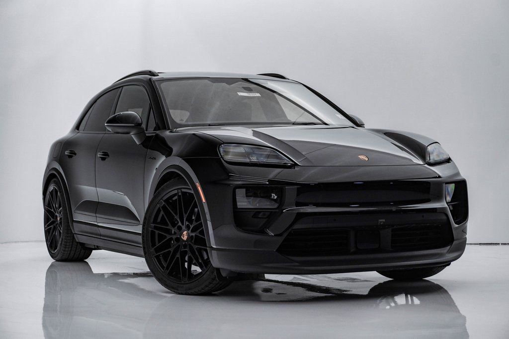 New 2026 Porsche Macan 4 Electric image 8