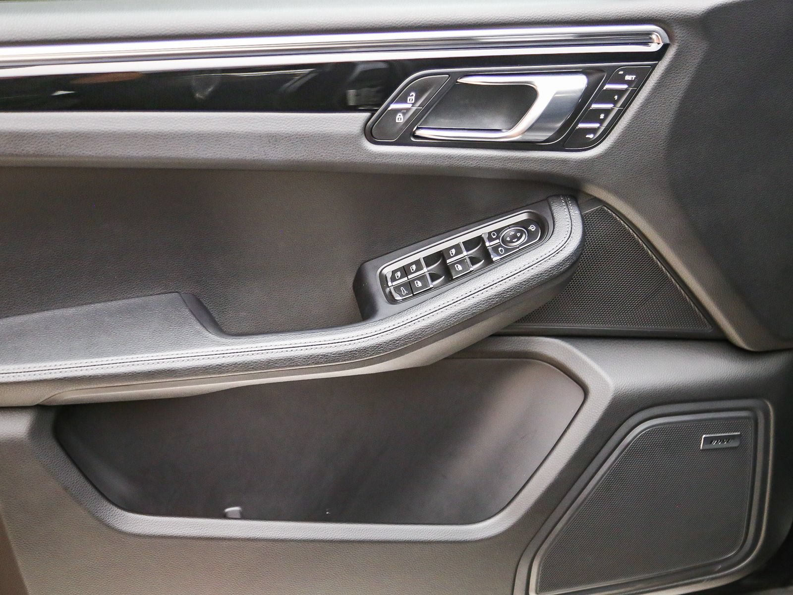 Certified 2026 Porsche Macan AWD/4WD image 27