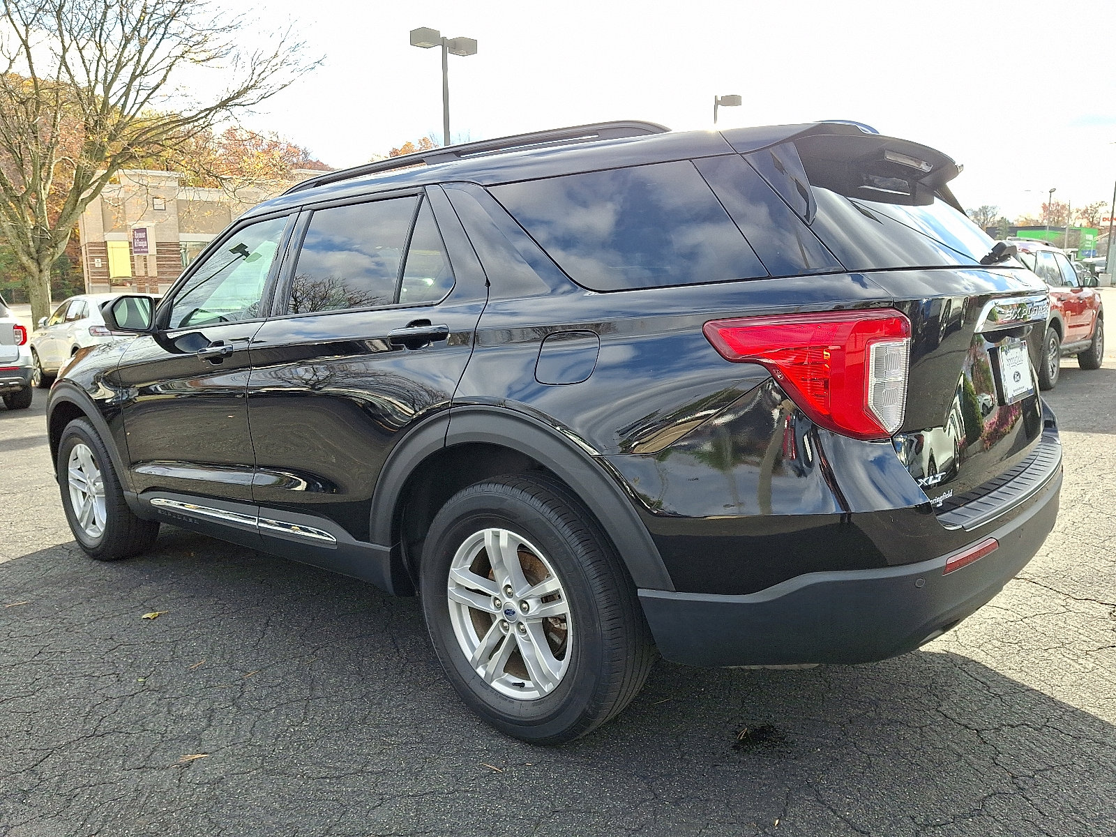 Used 2023 Ford Explorer XLT image 4