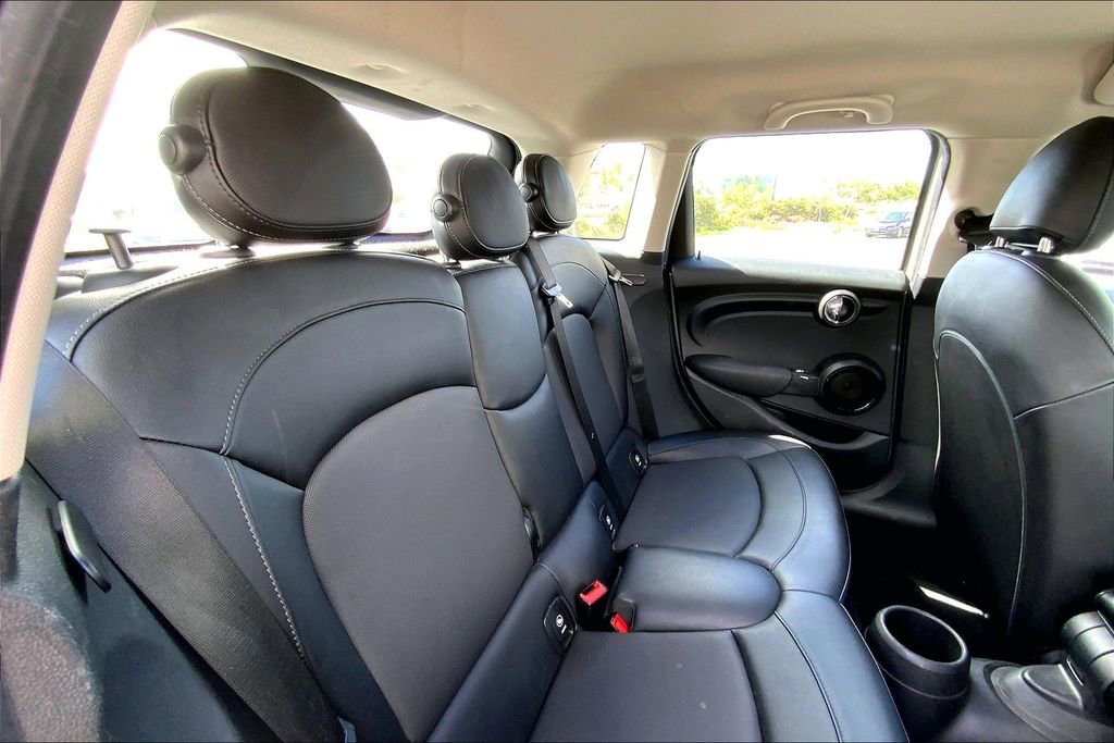 Used 2018 MINI Cooper 4-Door Hardtop image 21