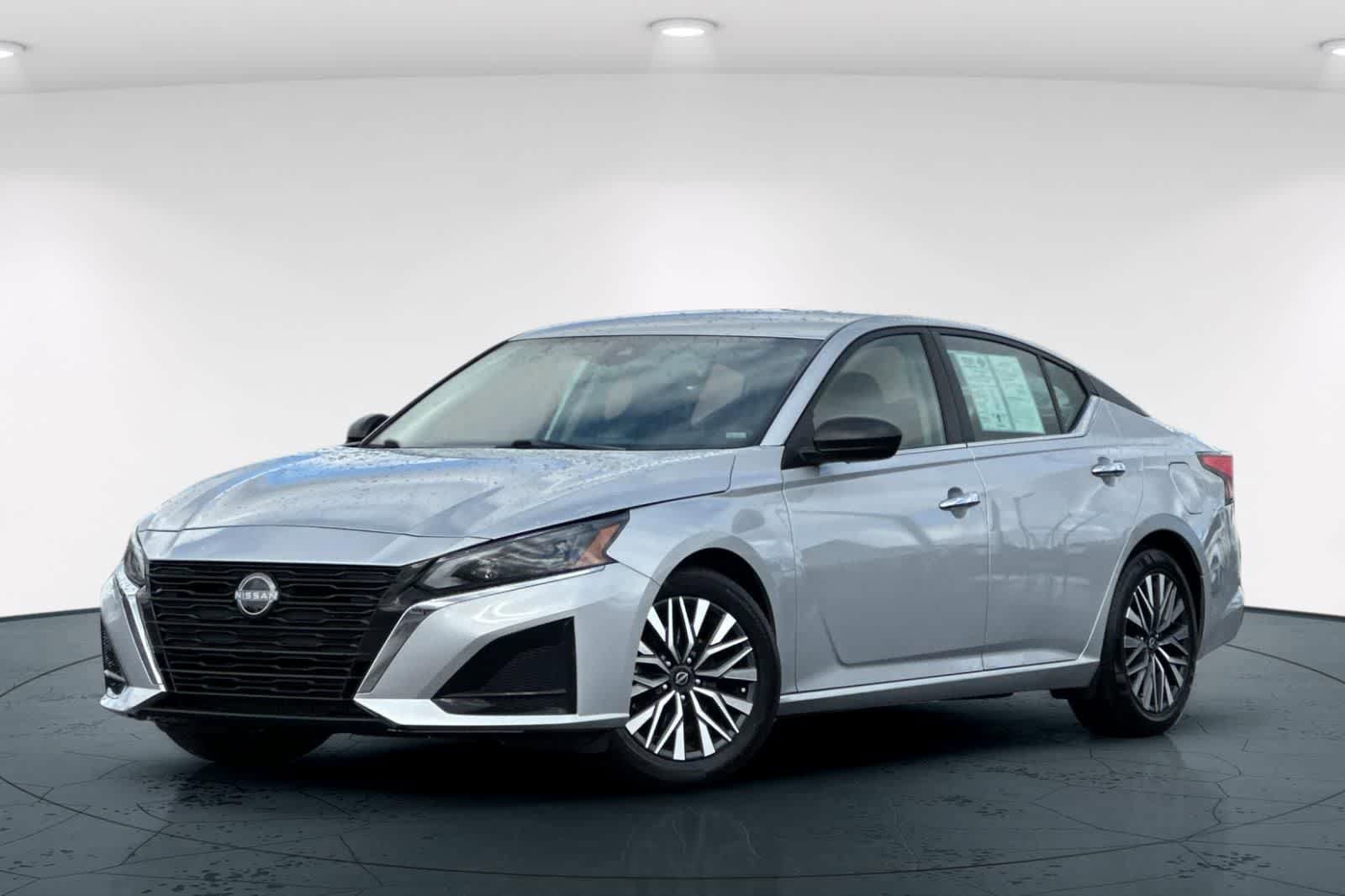 Used 2024 Nissan Altima 2.5 SV FWD image 1