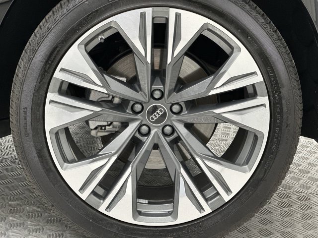 Used 2025 Audi Q8 Prestige AWD/4WD image 10