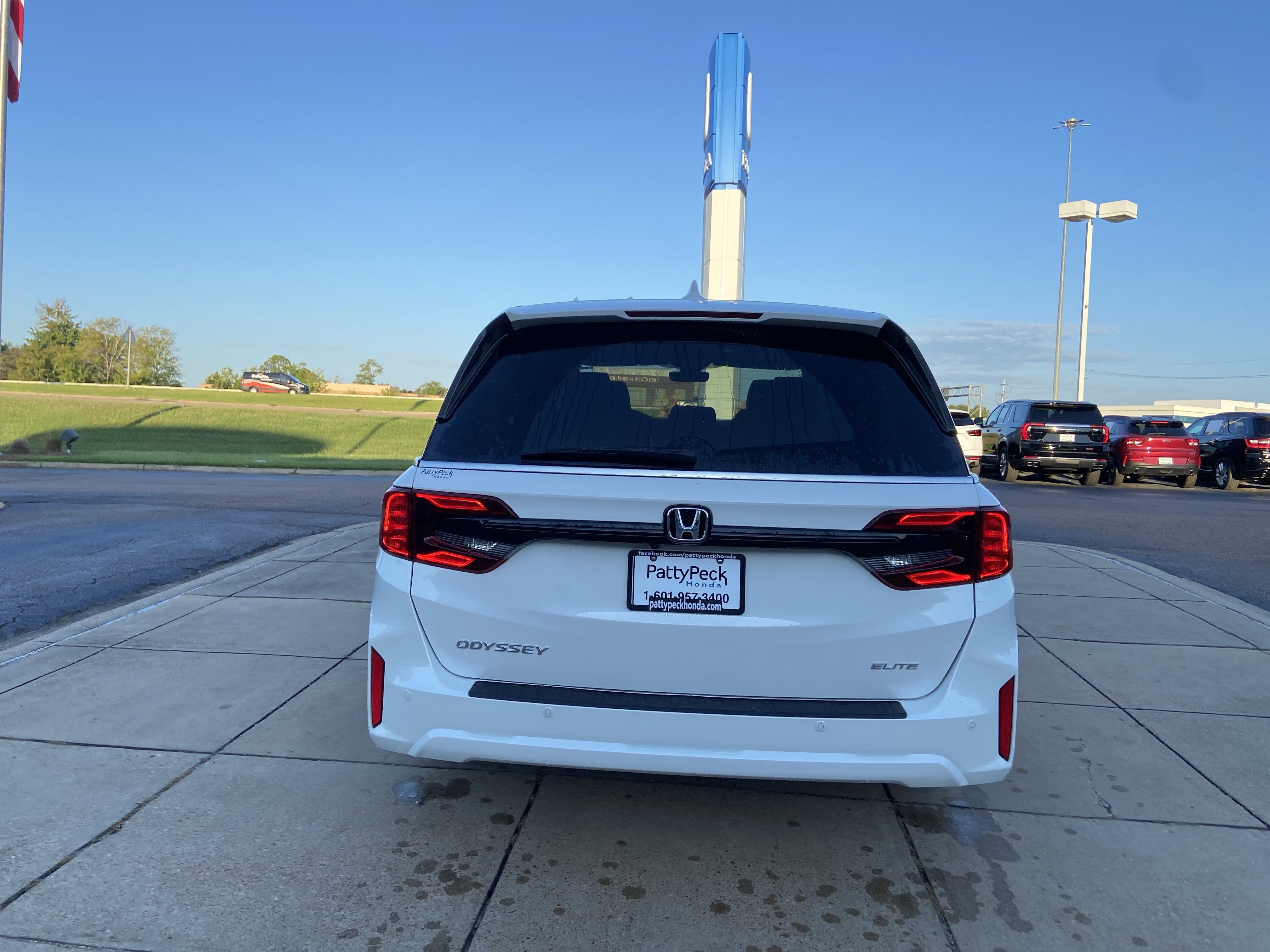 New 2027 Honda Odyssey Elite image 9