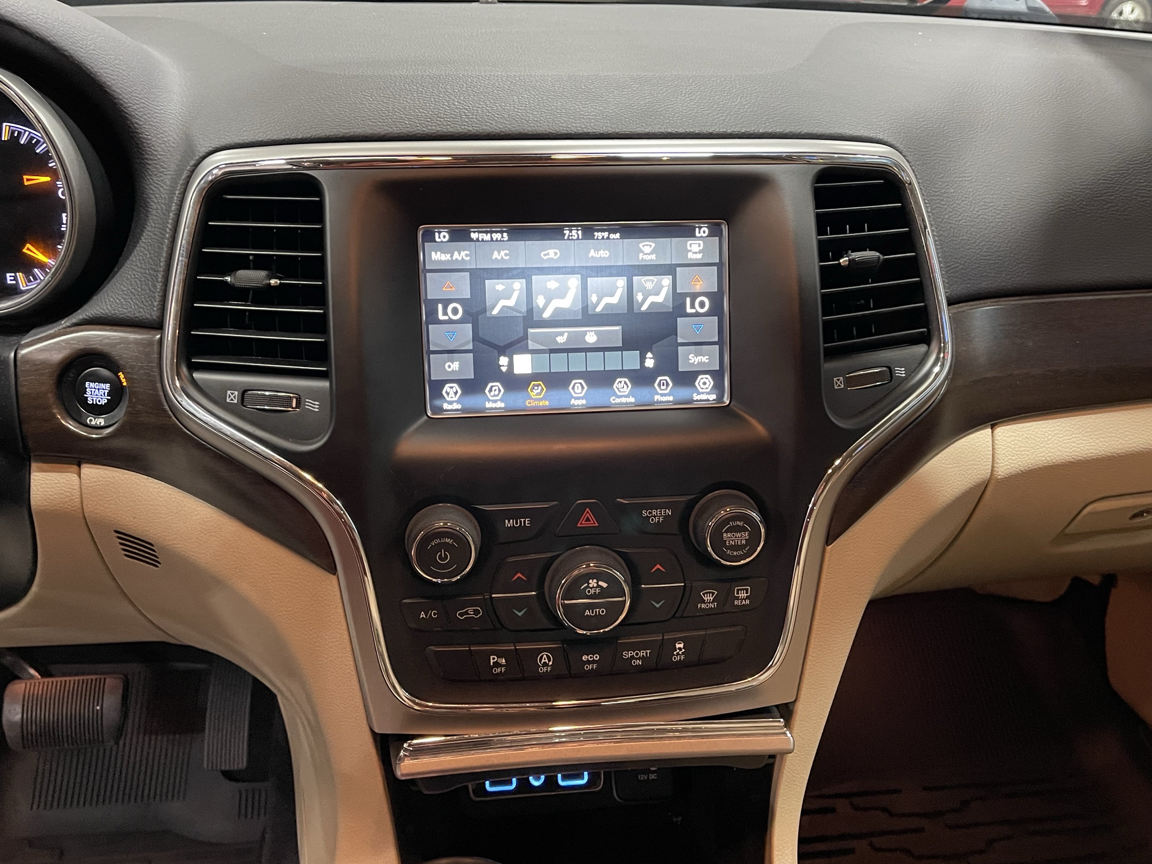 Used 2018 Jeep Grand Cherokee Laredo AWD/4WD image 23