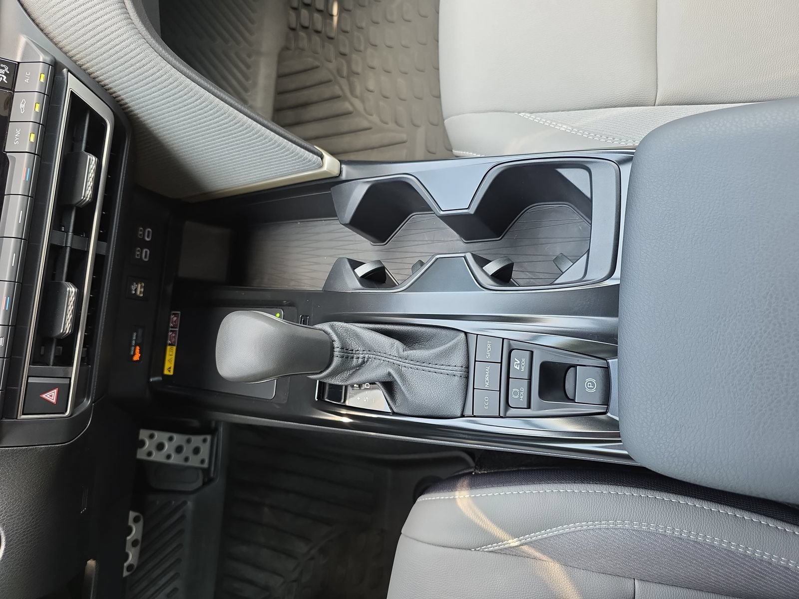 Used 2026 Toyota Camry SE FWD image 24
