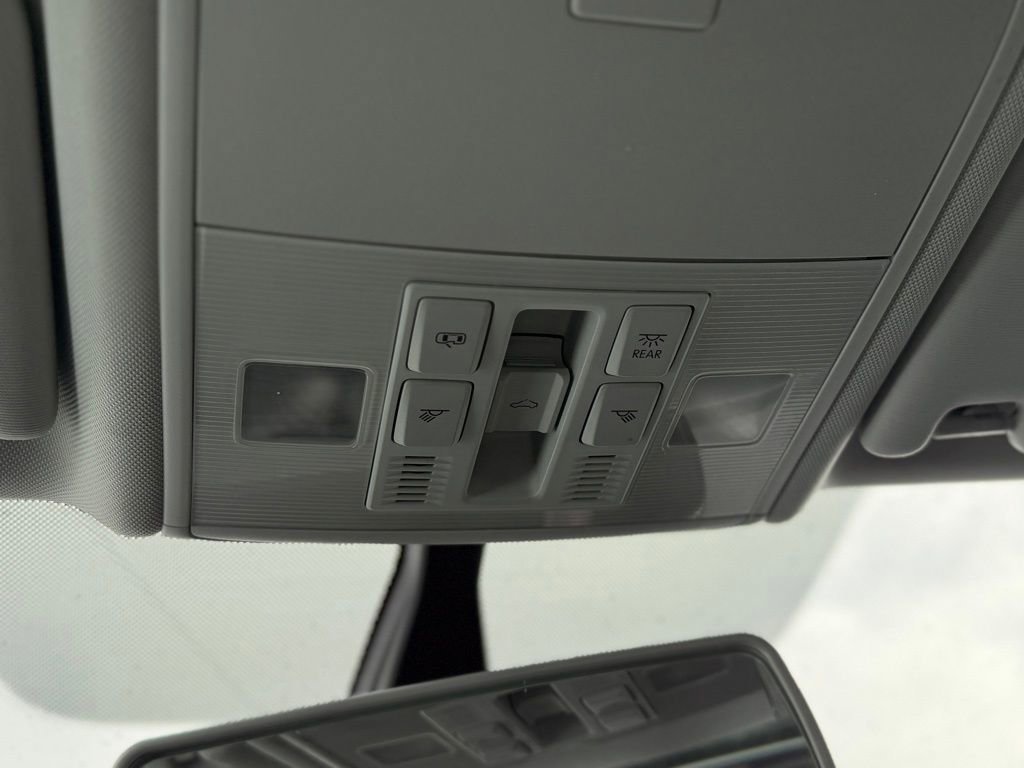 Used 2017 Volkswagen Golf Wolfsburg Edition image 18