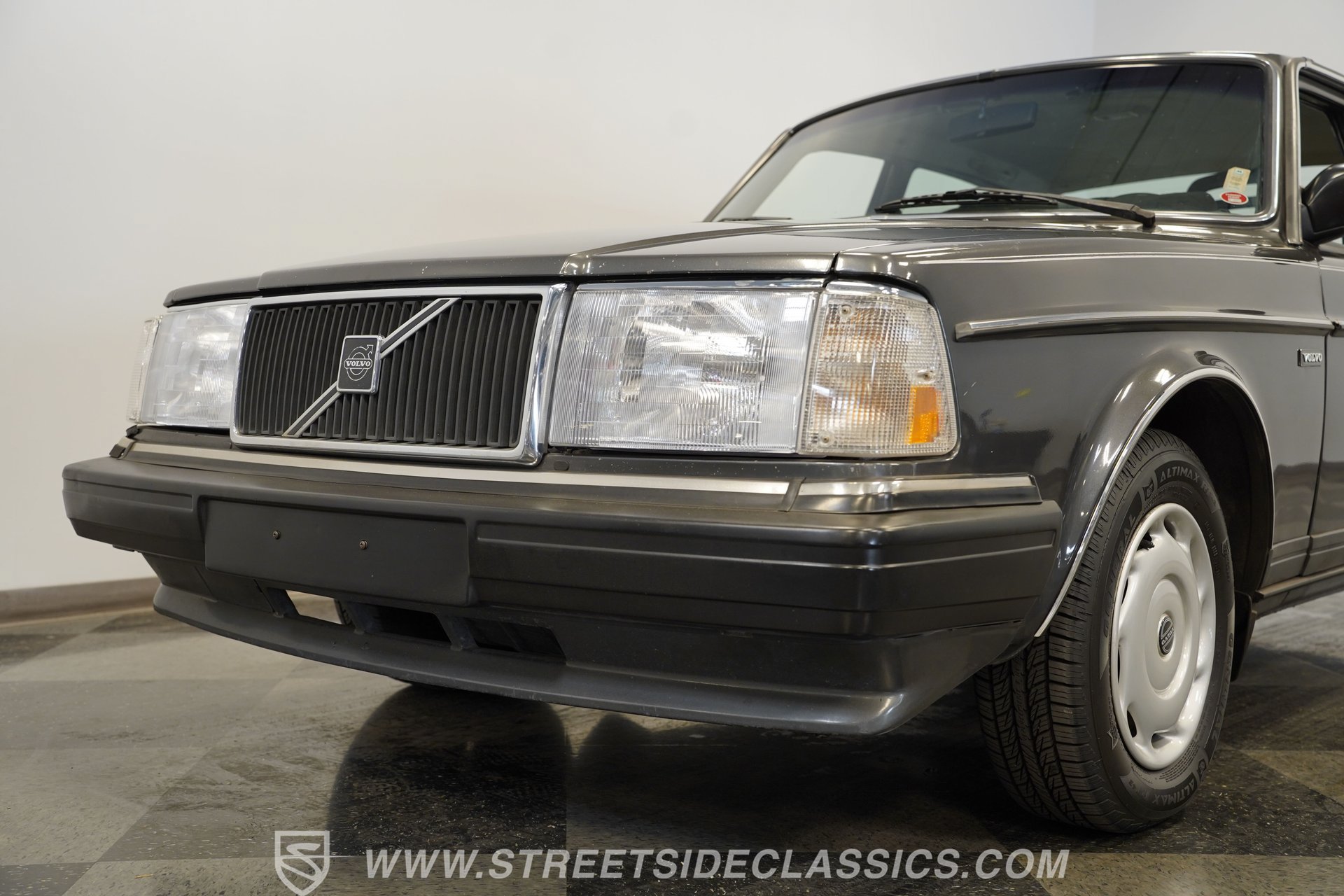 Used 1988 Volvo 240 Sedan RWD image 22