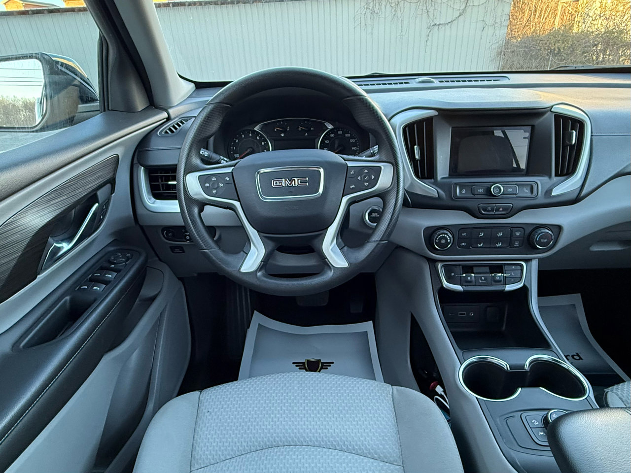 Used 2023 GMC Terrain SLE image 12