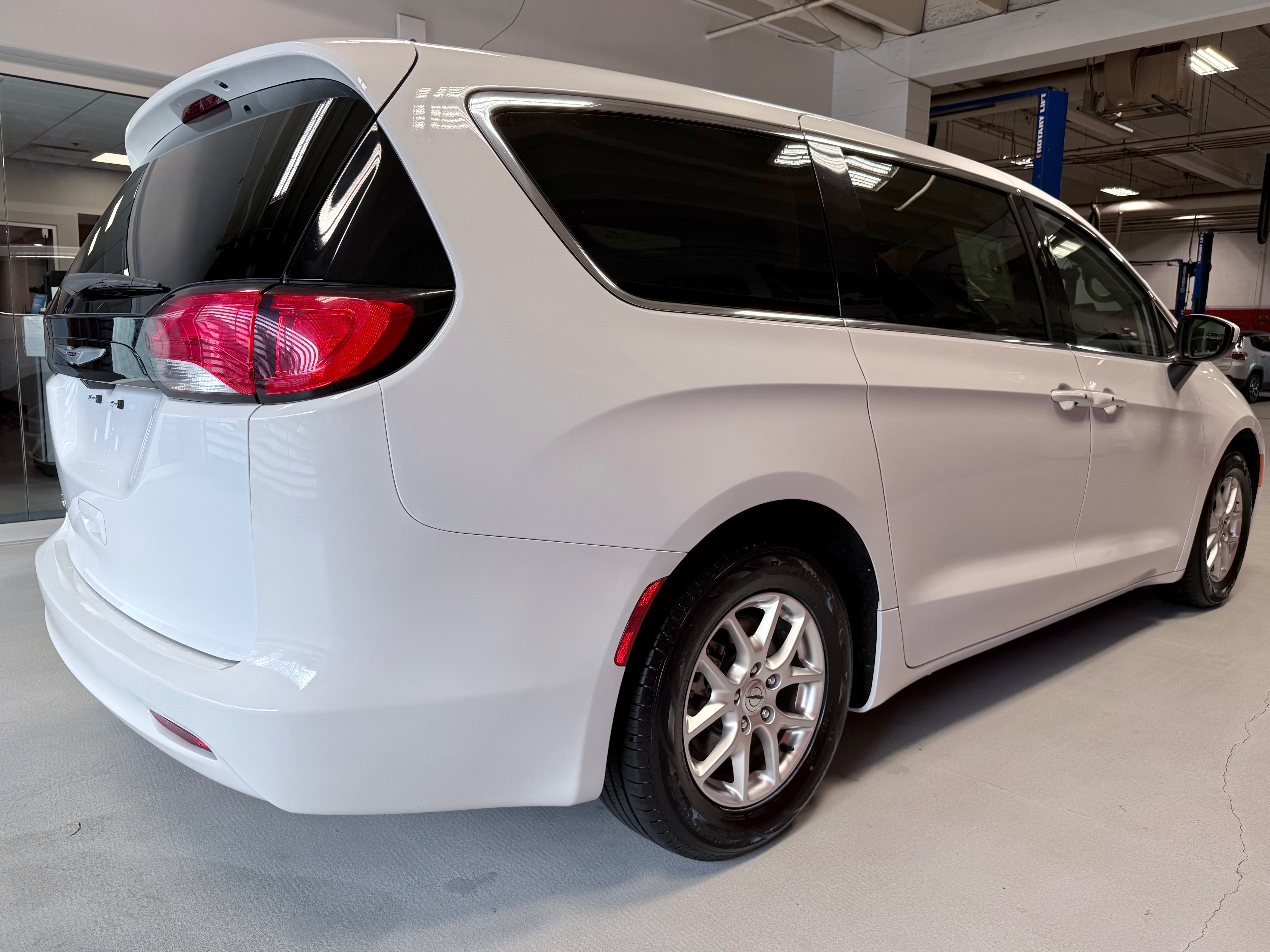 Certified 2023 Chrysler Voyager LX FWD image 12