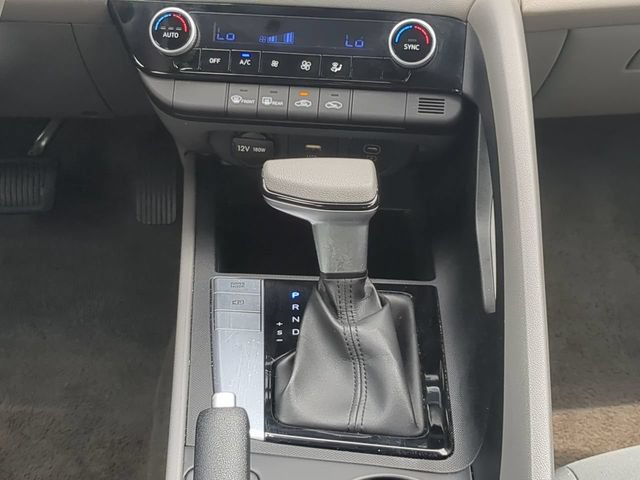 Used 2024 Hyundai Elantra SEL FWD image 17