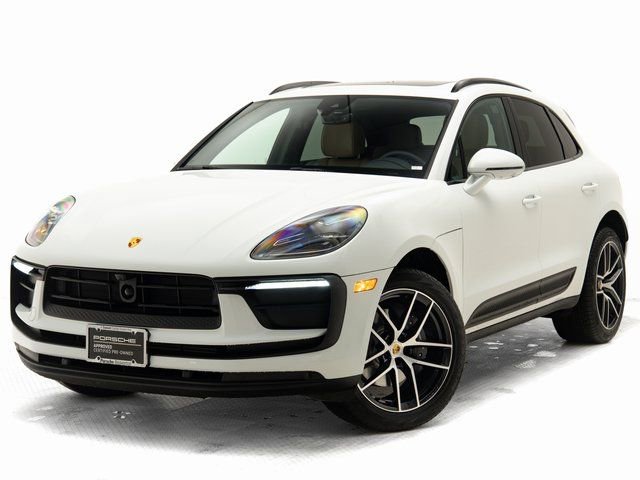 Certified 2025 Porsche Macan image 1