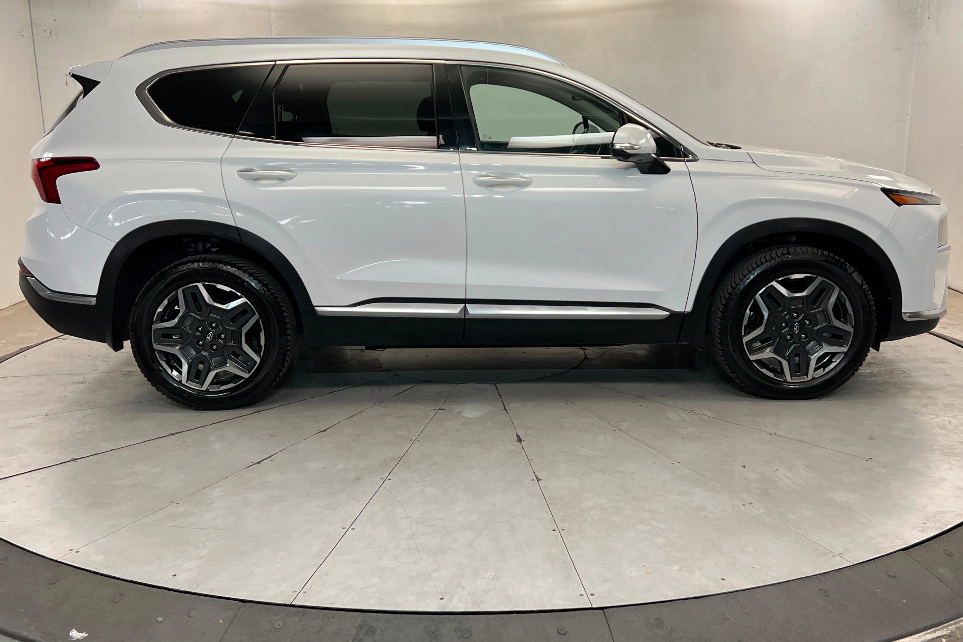 Used 2022 Hyundai Santa Fe Limited AWD/4WD image 6