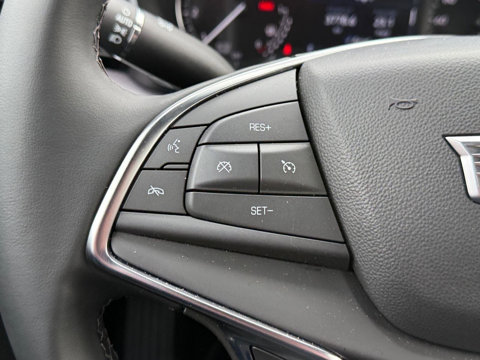 Used 2025 Cadillac XT5 Luxury image 23