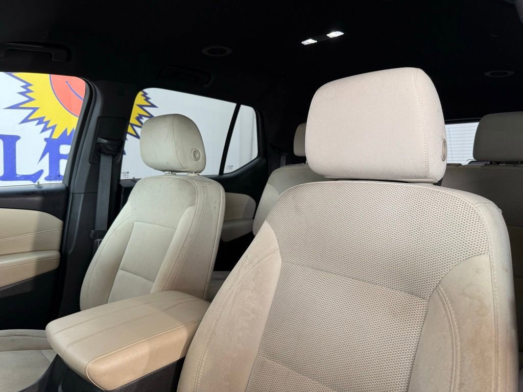 Used 2022 Chevrolet Traverse LS FWD image 9