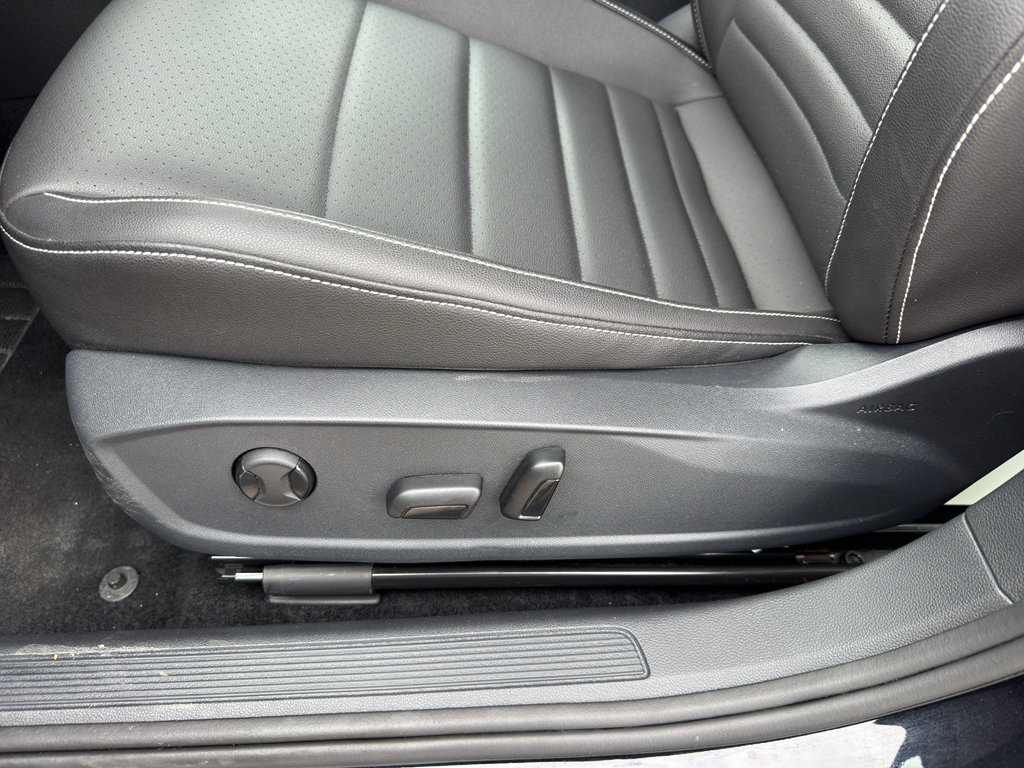 Used 2024 Volkswagen Jetta SE FWD image 15