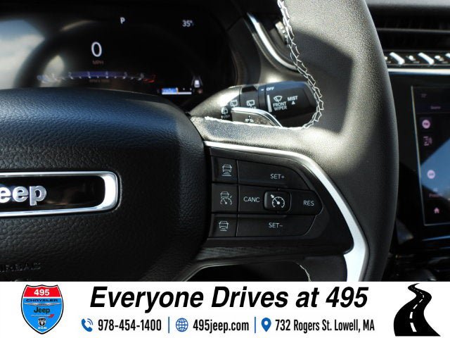Used 2025 Jeep Grand Cherokee Laredo X AWD/4WD image 20