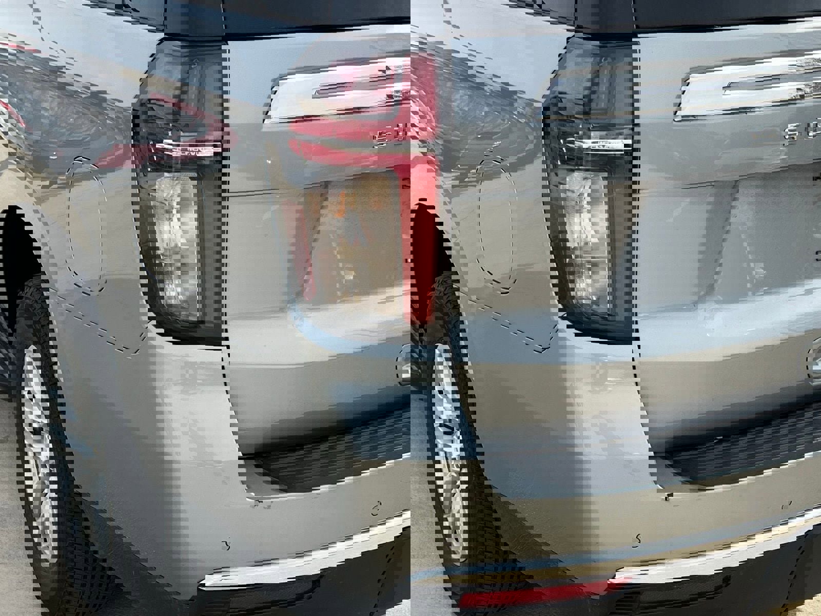 Used 2024 Chevrolet Suburban LT image 13