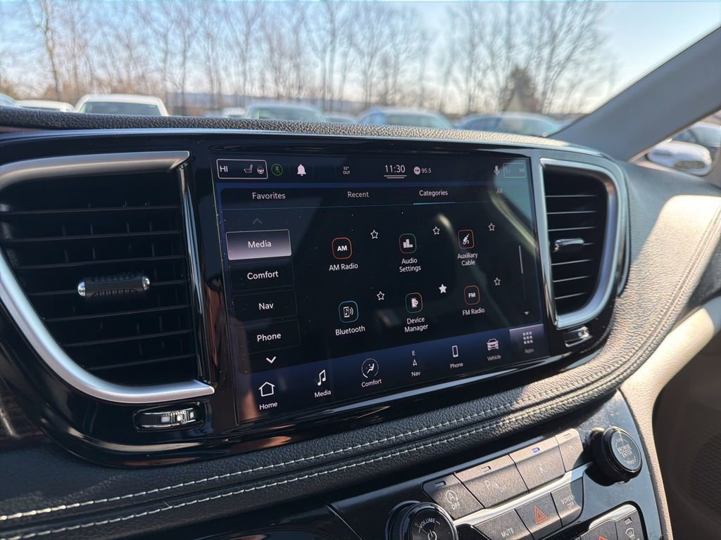 Used 2021 Chrysler Pacifica Limited image 34