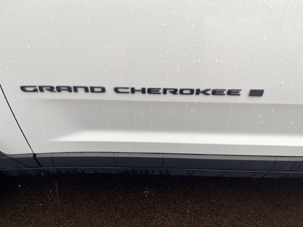 Used 2023 Jeep Grand Cherokee L Laredo AWD/4WD image 38