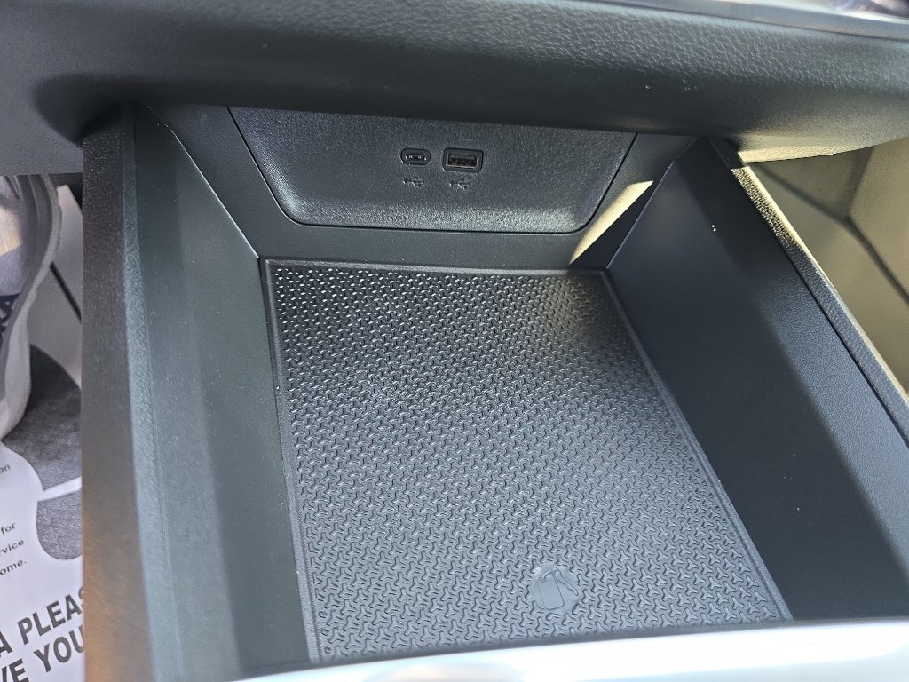 New 2027 Chevrolet Equinox LT w/ LPO, Floor Liner Package FWD image 21