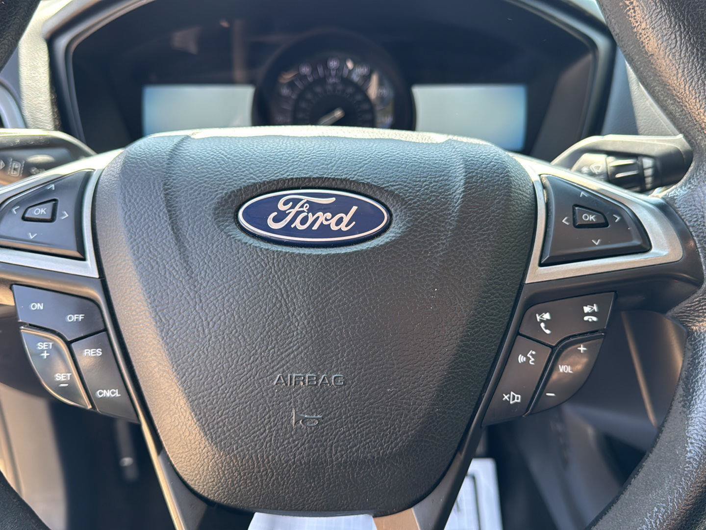Used 2018 Ford Fusion SE FWD image 13