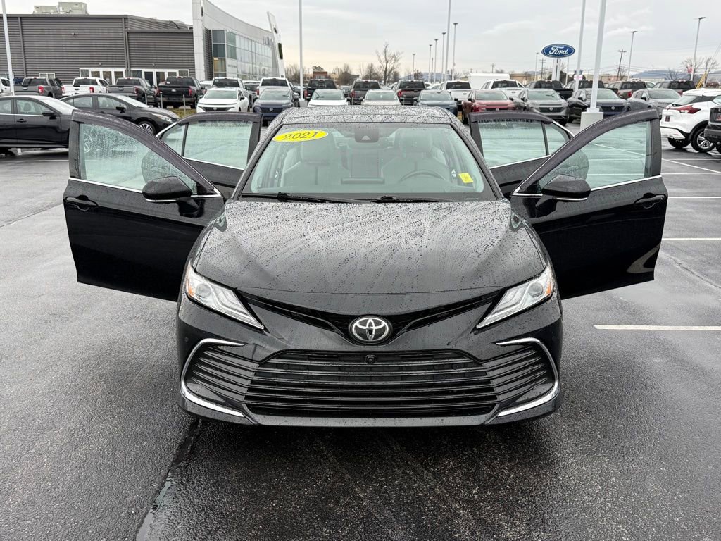 Used 2021 Toyota Camry XLE w/ Navigation Package image 23
