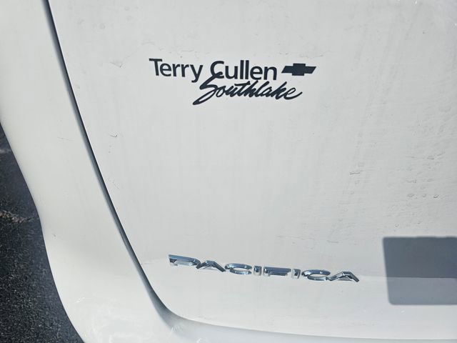 Used 2025 Chrysler Pacifica Select image 10