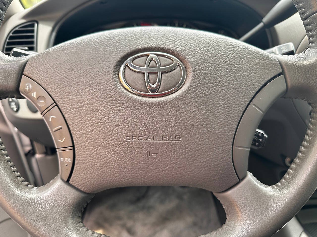 Used 2007 Toyota Sequoia Limited RWD image 17