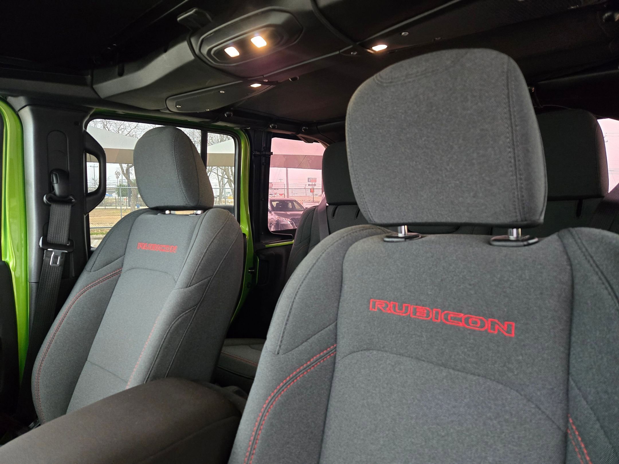 Used 2025 Jeep Wrangler Unlimited Rubicon w/ XTREMEE 35" Tire Package image 13